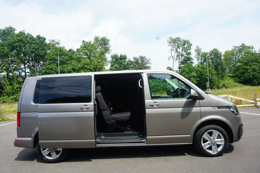 Volkswagen Transporter Shuttle 2L Se Beige #3