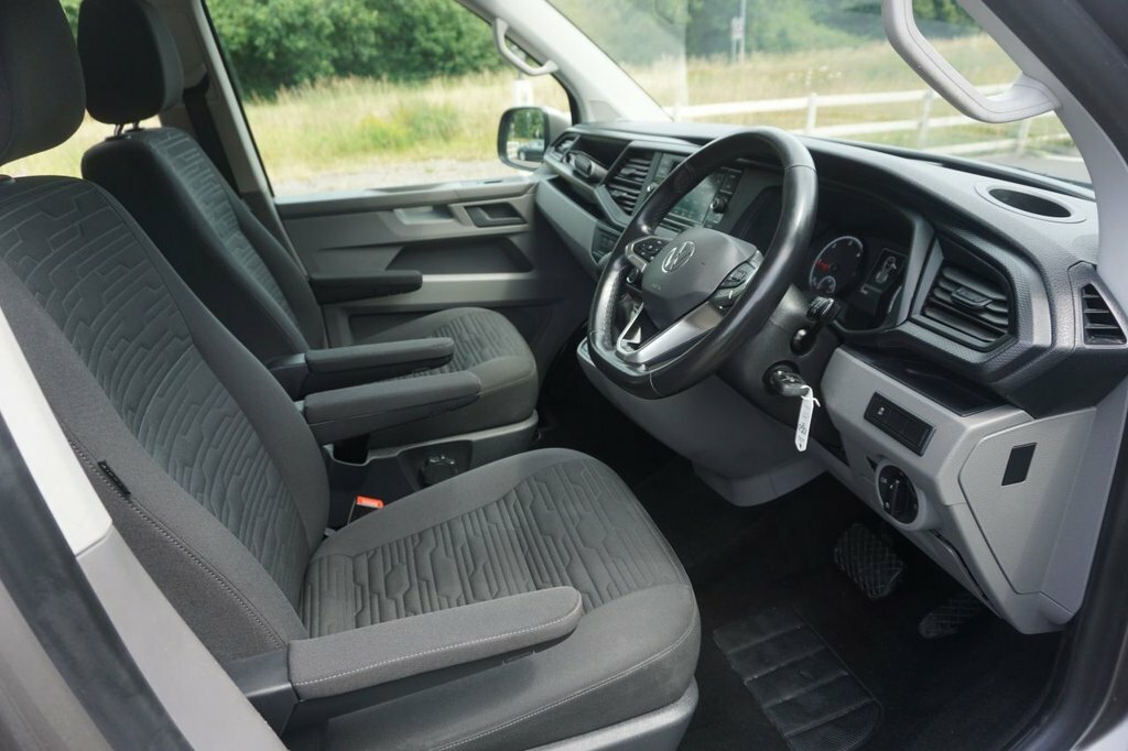 Volkswagen Transporter Shuttle 2L Se Beige #5