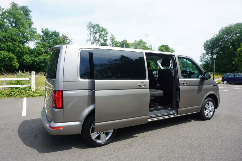 Volkswagen Transporter Shuttle 2L Se Beige #4
