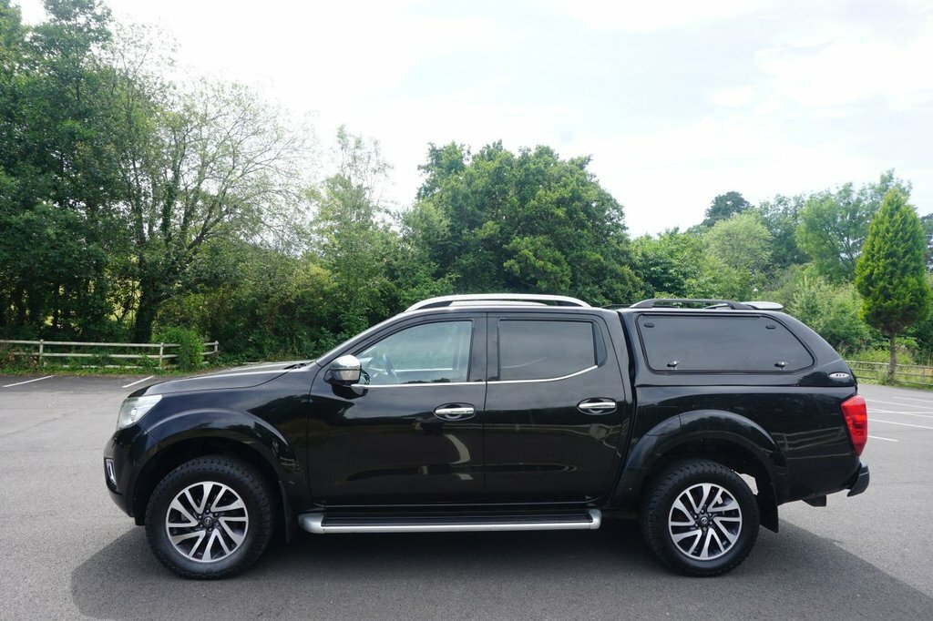 Nissan Navara Double Cab Pick Up Tekna 2.3Dci 190 4Wd Red #13