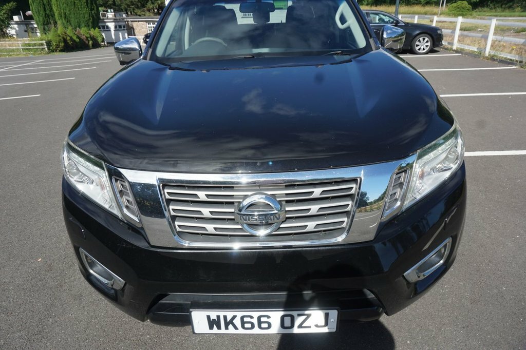 Nissan Navara Double Cab Pick Up Tekna 2.3Dci 190 4Wd Red #20