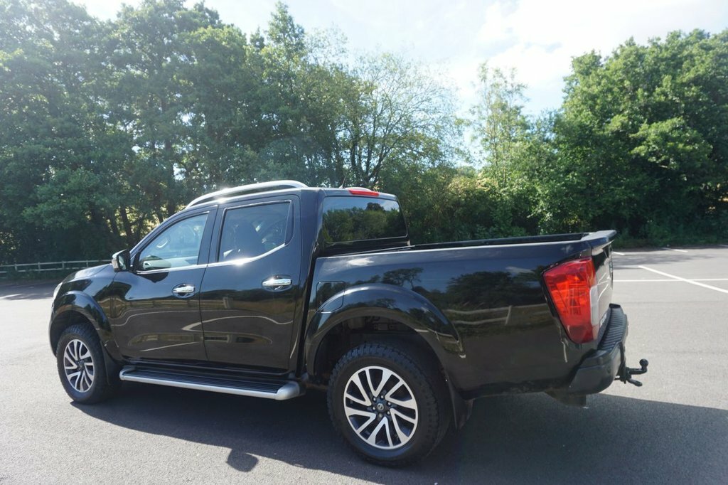Nissan Navara Double Cab Pick Up Tekna 2.3Dci 190 4Wd Red #17