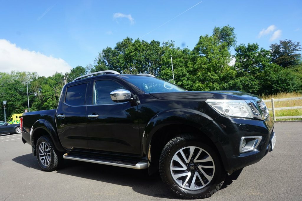 Nissan Navara Double Cab Pick Up Tekna 2.3Dci 190 4Wd Red #15