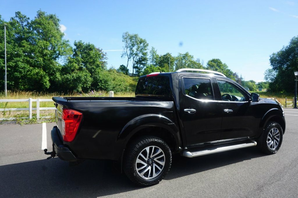 Nissan Navara Double Cab Pick Up Tekna 2.3Dci 190 4Wd Red #16