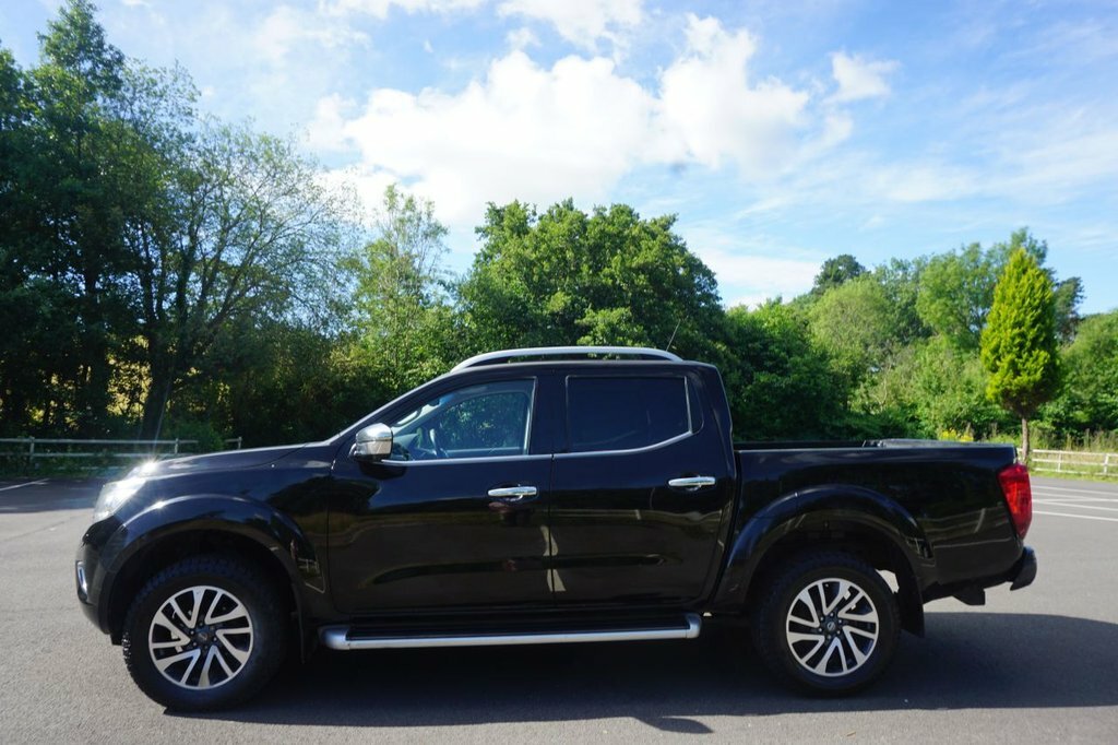 Nissan Navara Double Cab Pick Up Tekna 2.3Dci 190 4Wd Red #18