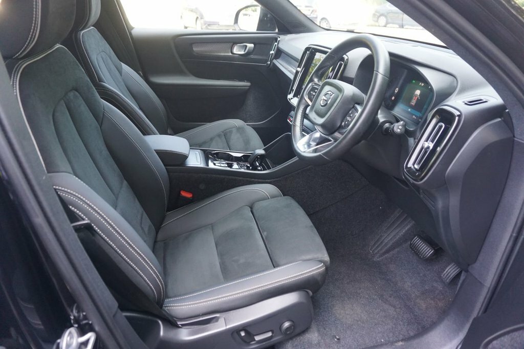 Volvo XC40 2L Plus Dark Black #4