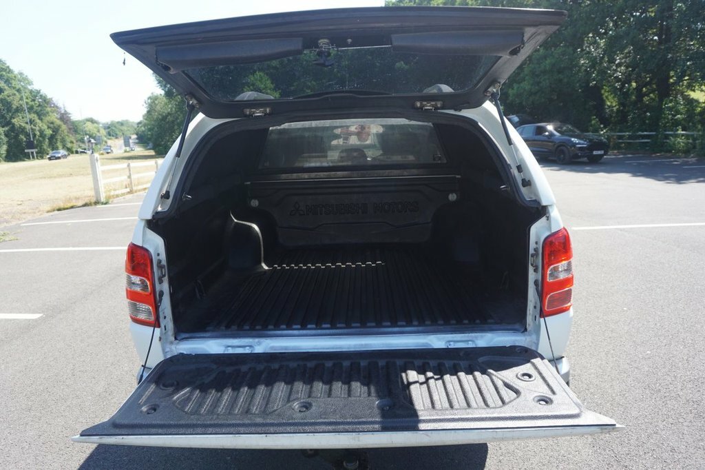 Mitsubishi L200 Dc Warrior White #8