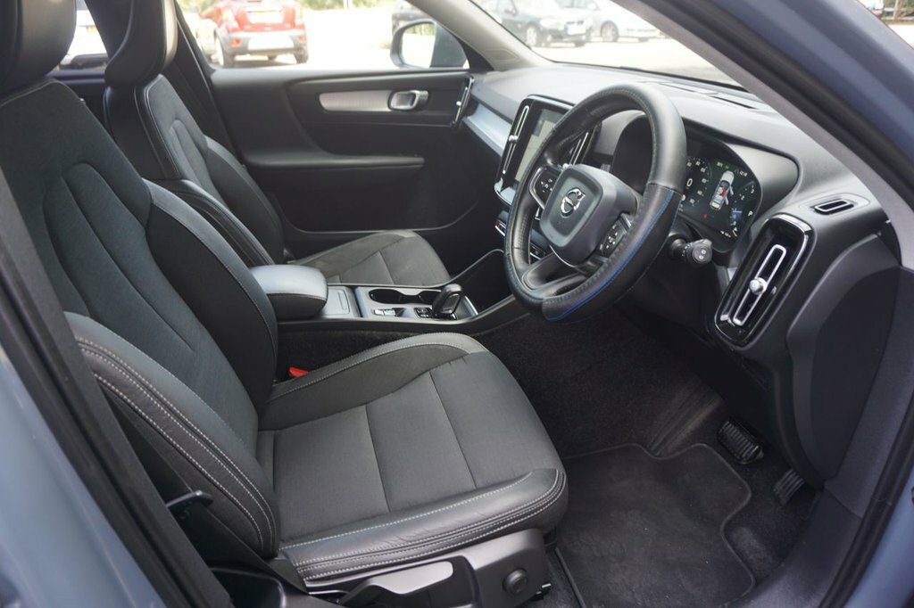 Volvo XC40 2L Momentum Grey #4