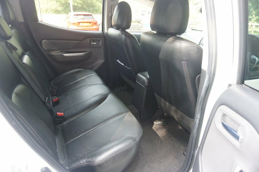 Mitsubishi L200 Di-d Dc Barbarian Pickup White #15