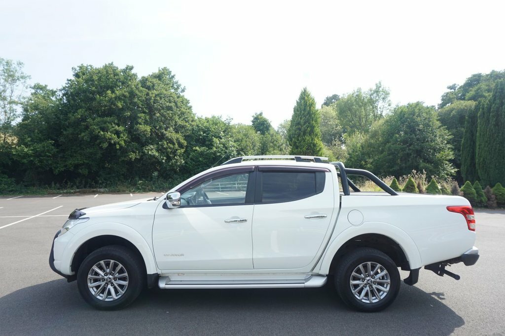 Mitsubishi L200 Di-d Dc Barbarian Pickup White #11