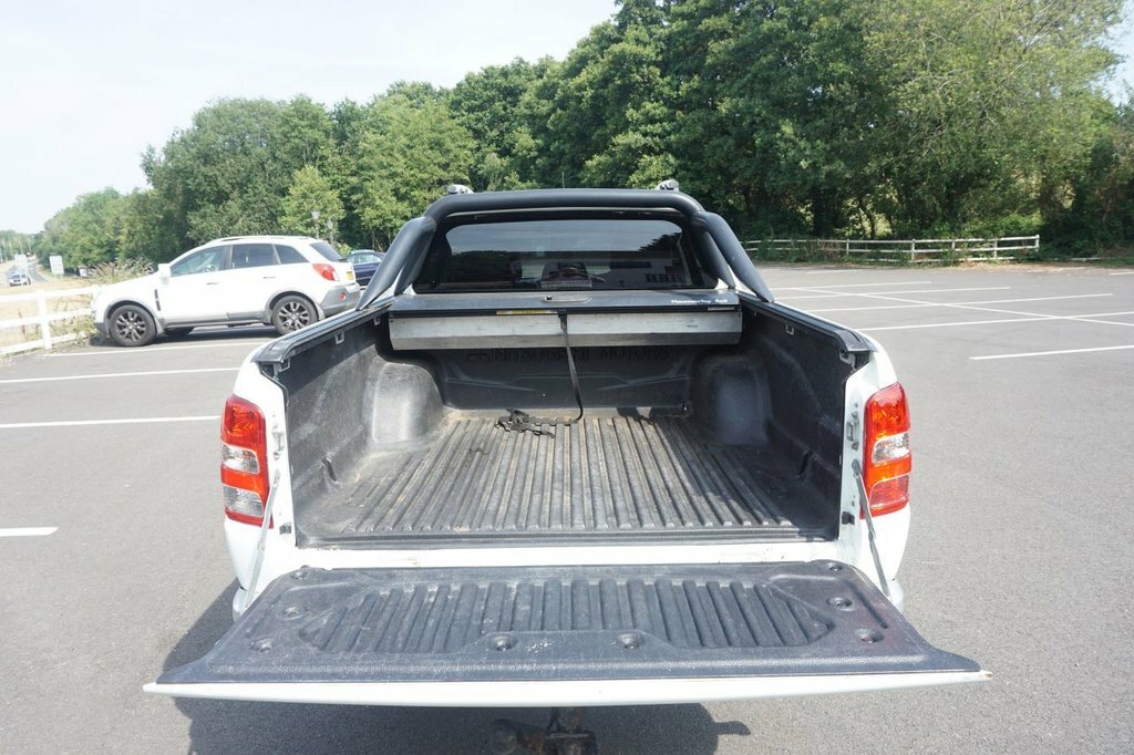 Mitsubishi L200 Di-d Dc Barbarian Pickup White #7