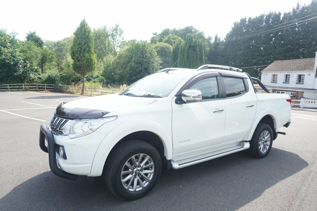 Mitsubishi L200 Di-d Dc Barbarian Pickup White #10