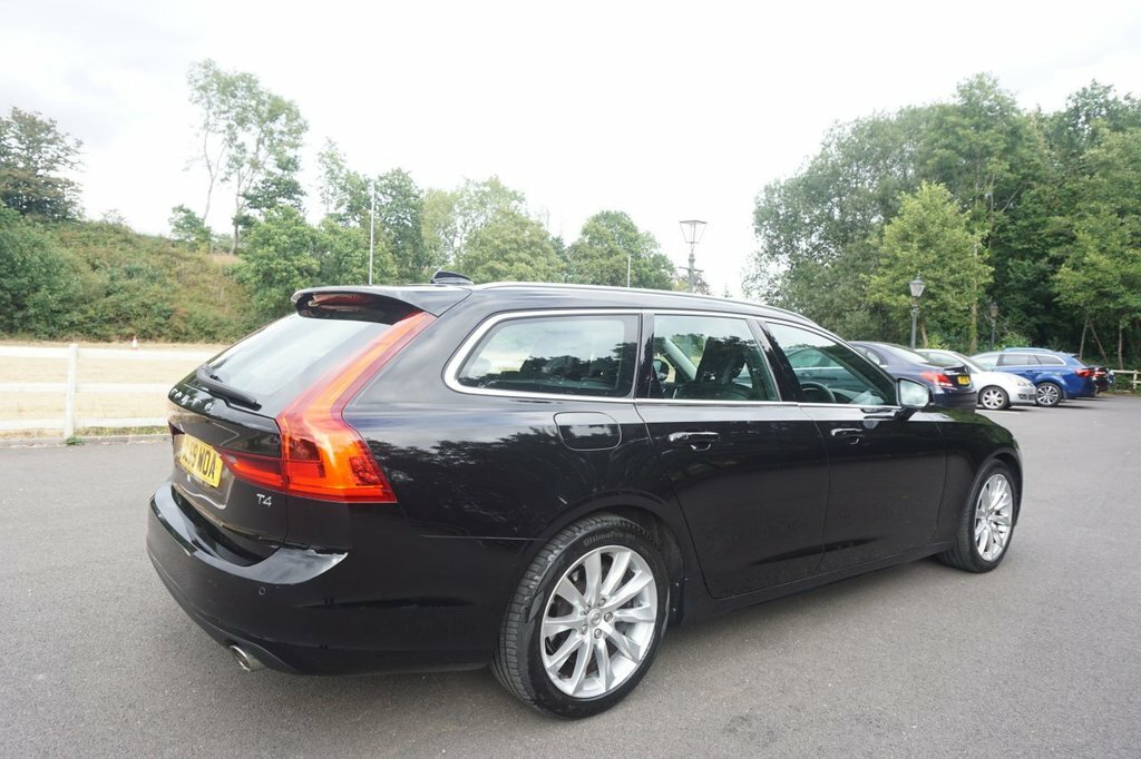 Volvo V90 2L Momentum Plus Black #2