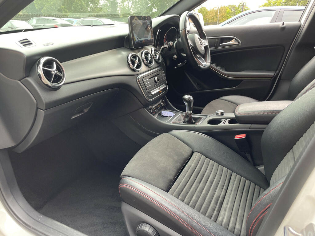 Mercedes-Benz GLA Class 2.1 Gla200d Amg Line Euro 6 Ss White #4