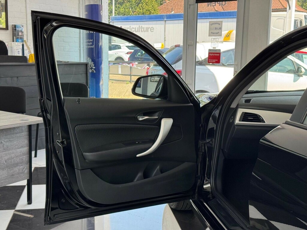 BMW 1 Series Black #25