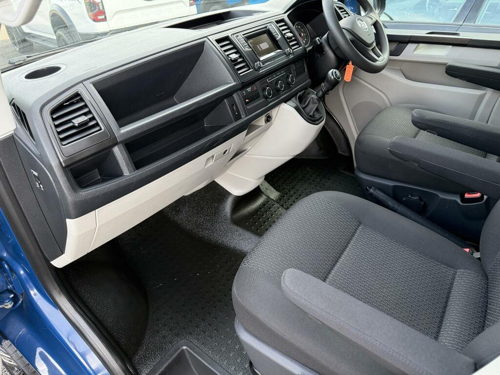 Volkswagen Transporter Shuttle T6 Tdi 8 Seat Shuttle Se Swb In Champagne - Euro S Beige #24