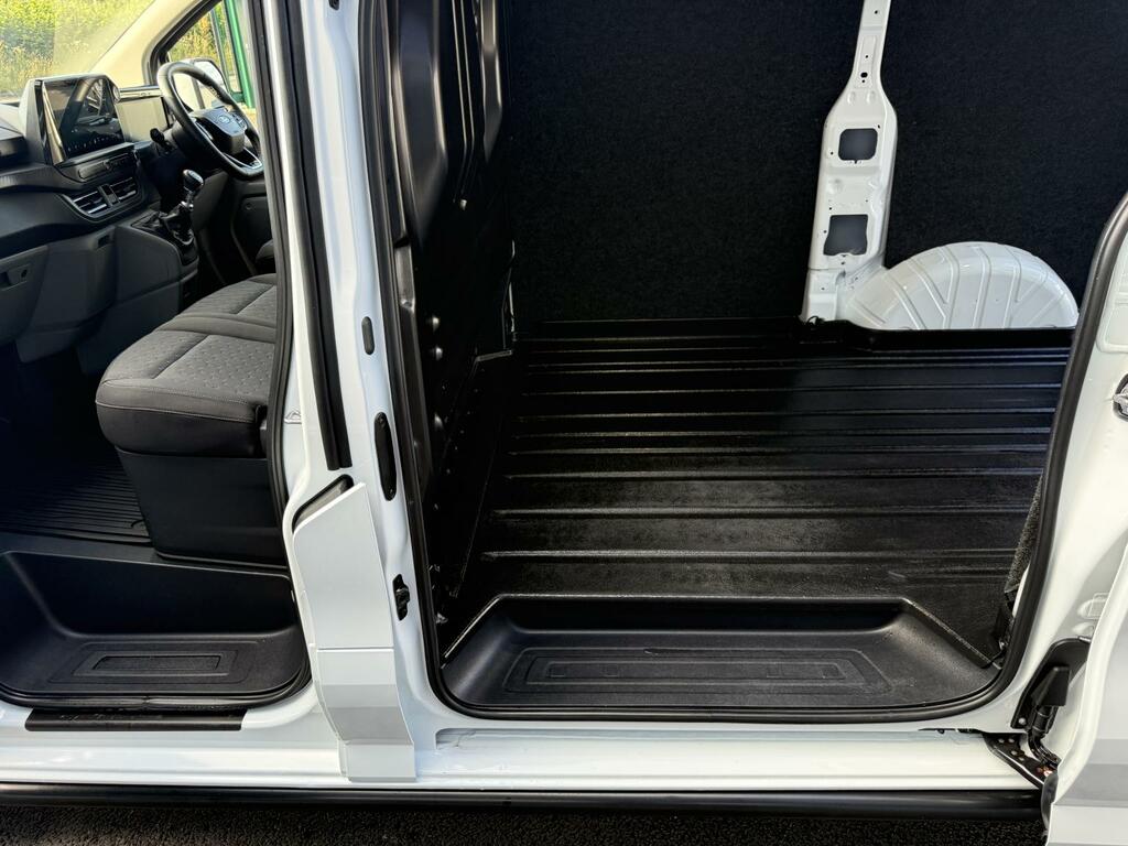Ford Transit Custom 2.0 280 136 6 Speed Ecoblue Limited Black Edition LE24KWO White #4