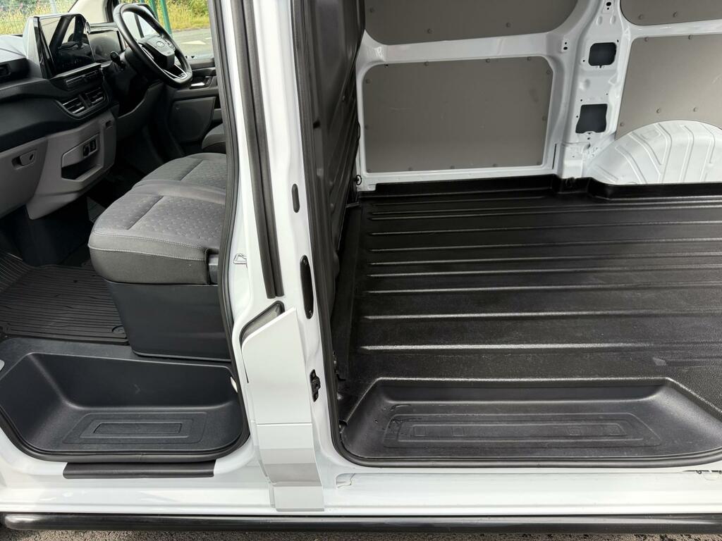 Ford Transit Custom 2.0 320 136 8 Speed Ecoblue Limited Black Edition White #3