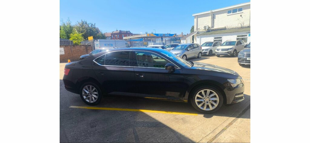 Skoda Superb 2.0 Tdi Se Technology Dsg Black #2