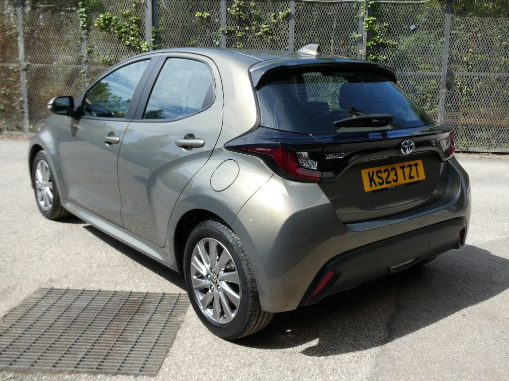 Toyota Yaris 1.5 Icon Fhev KS23TZT Brown #4