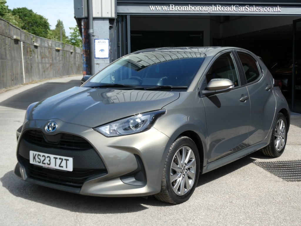 Toyota Yaris 1.5 Icon Fhev KS23TZT Brown