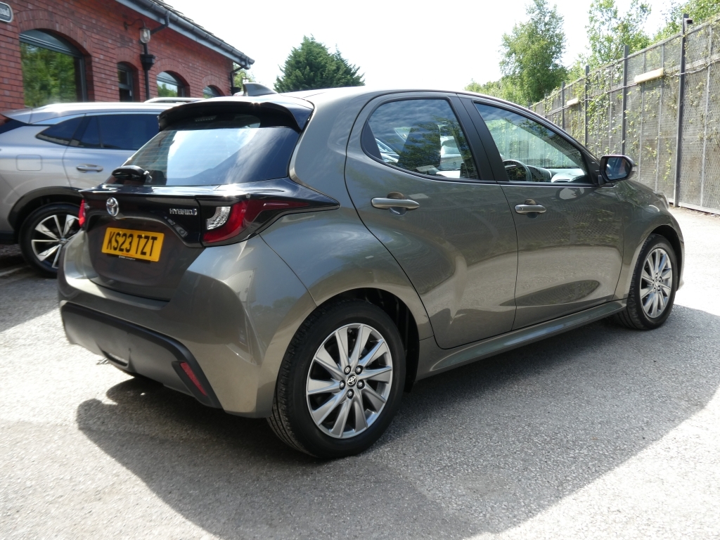 Toyota Yaris 1.5 Icon Fhev KS23TZT Brown #3