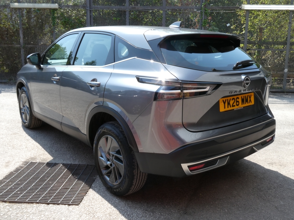 Nissan Qashqai 1.3 Dig-t Acenta Premium Xtronic Grey #4