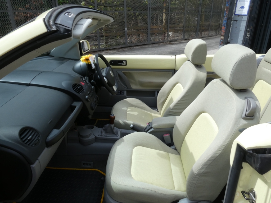 Volkswagen Beetle Cabriolet 8V 2-Door Blue #26