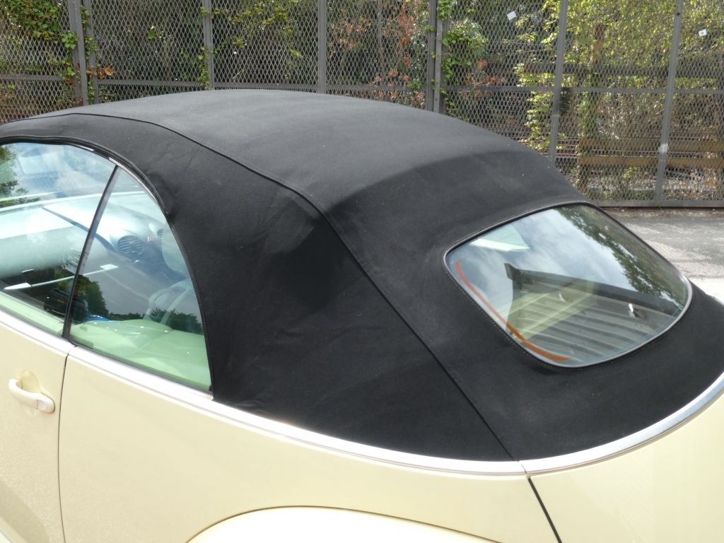 Volkswagen Beetle Cabriolet 8V 2-Door Blue #45