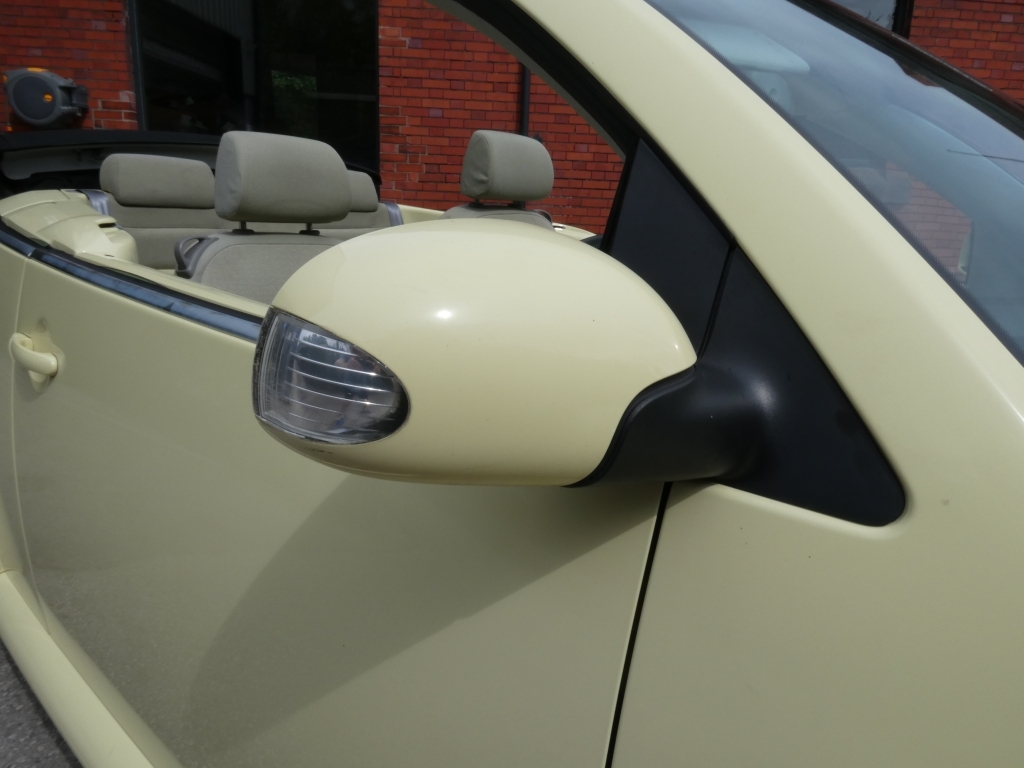 Volkswagen Beetle Cabriolet 8V 2-Door Blue #9