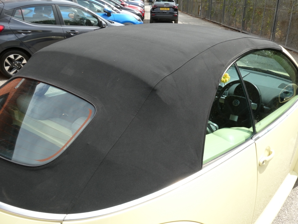 Volkswagen Beetle Cabriolet 8V 2-Door Blue #44