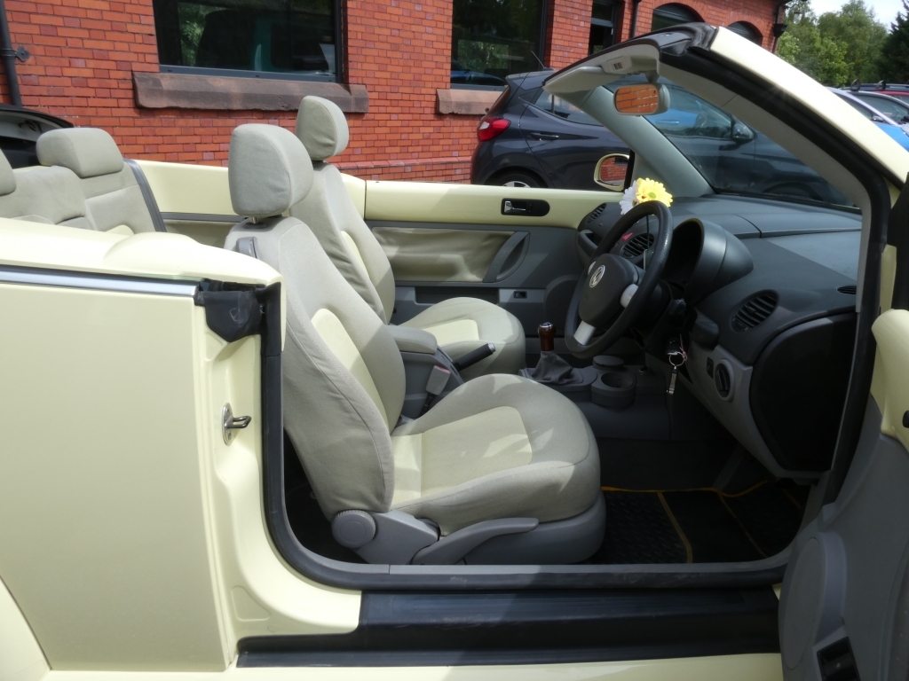Volkswagen Beetle Cabriolet 8V 2-Door Blue #19