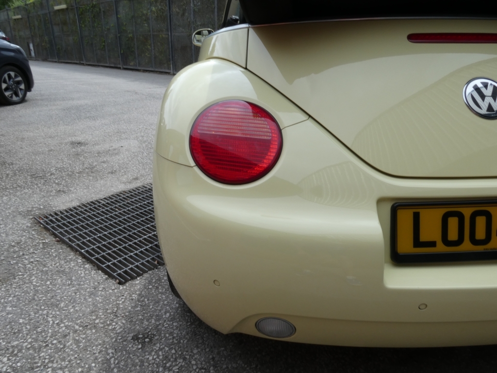 Volkswagen Beetle Cabriolet 8V 2-Door Blue #14