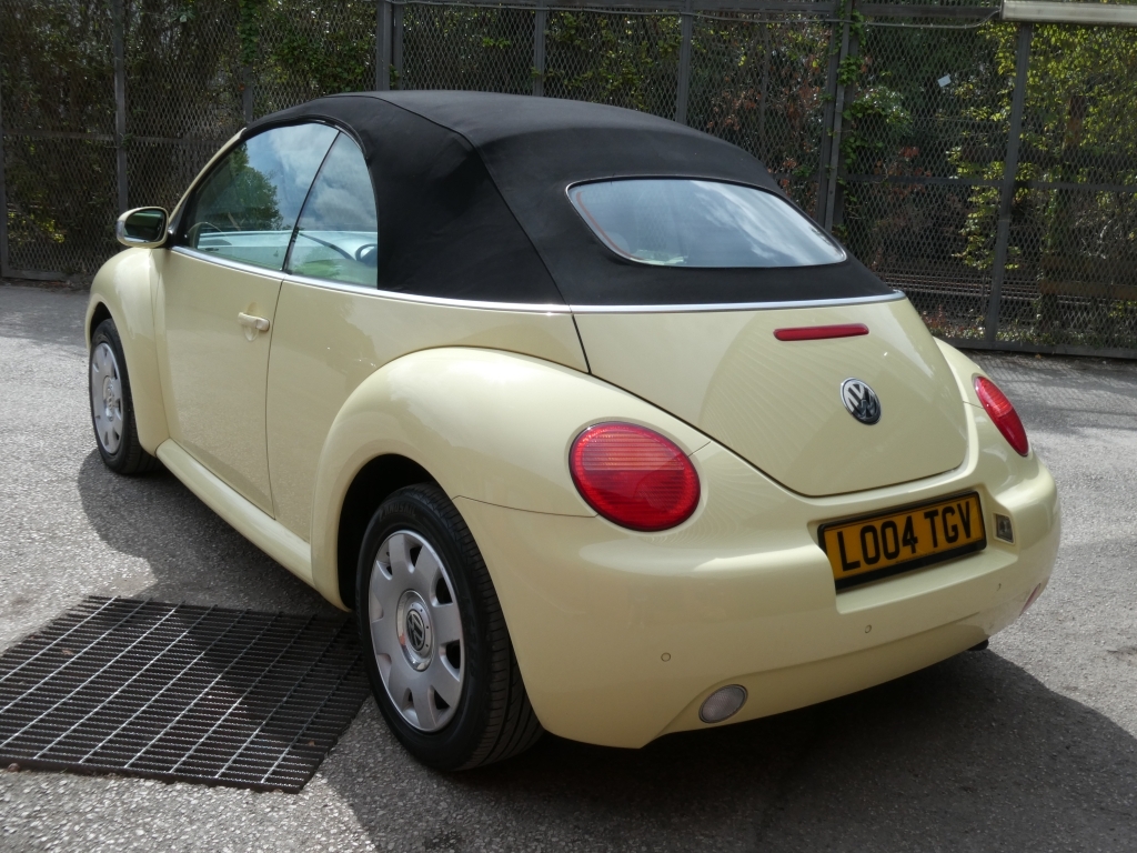 Volkswagen Beetle Cabriolet 8V 2-Door Blue #42