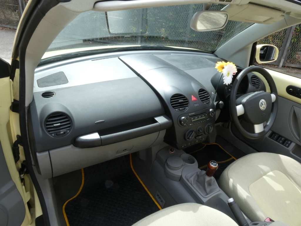 Volkswagen Beetle Cabriolet 8V 2-Door Blue #27