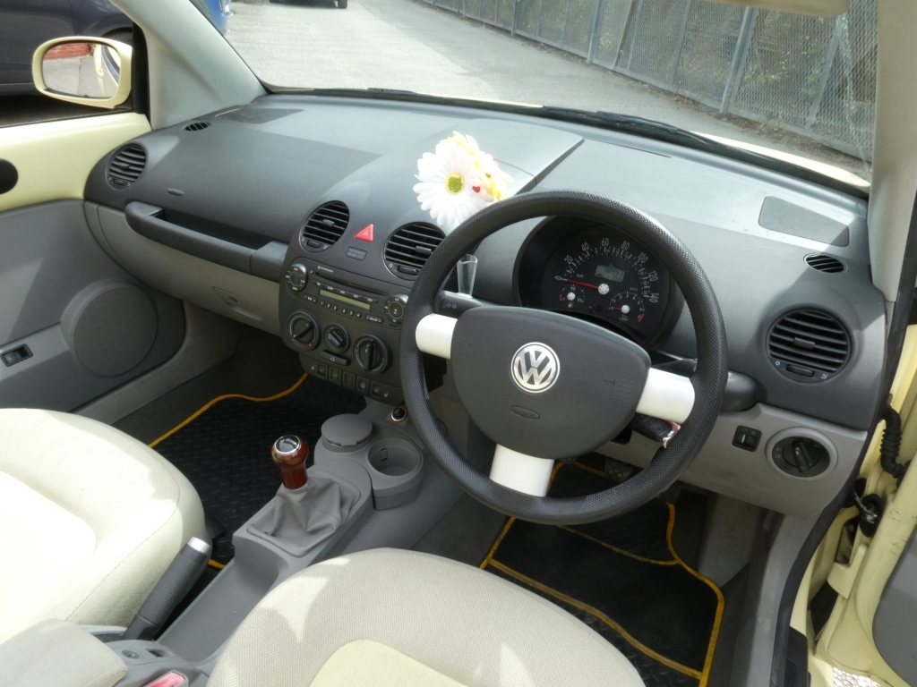 Volkswagen Beetle Cabriolet 8V 2-Door Blue #20