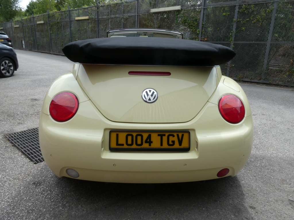Volkswagen Beetle Cabriolet 8V 2-Door Blue #8