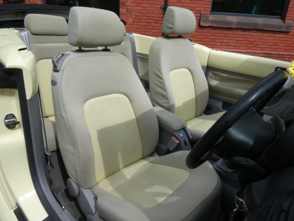 Volkswagen Beetle Cabriolet 8V 2-Door Blue #21