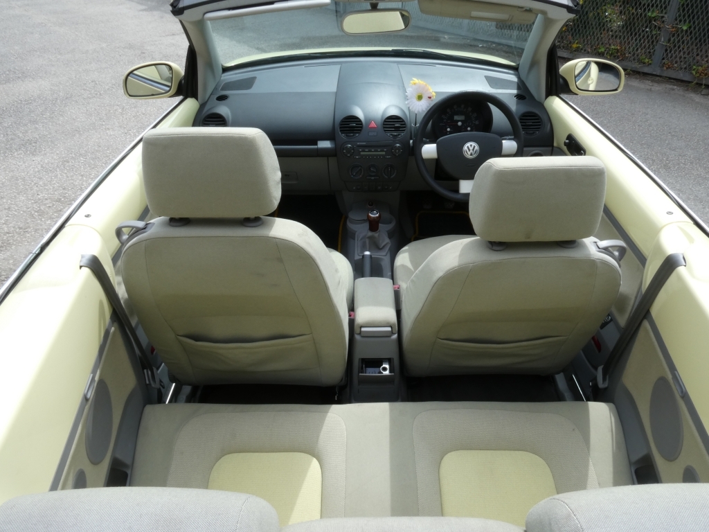 Volkswagen Beetle Cabriolet 8V 2-Door Blue #24