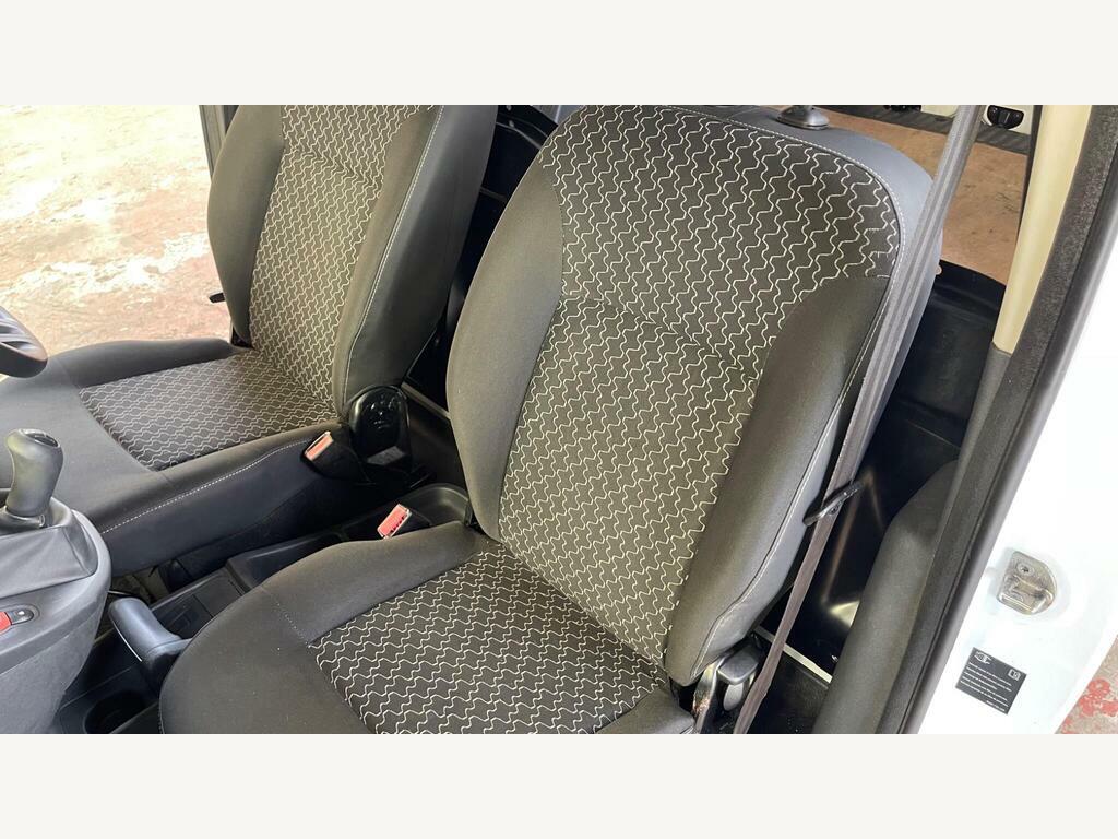Renault Kangoo  White #31