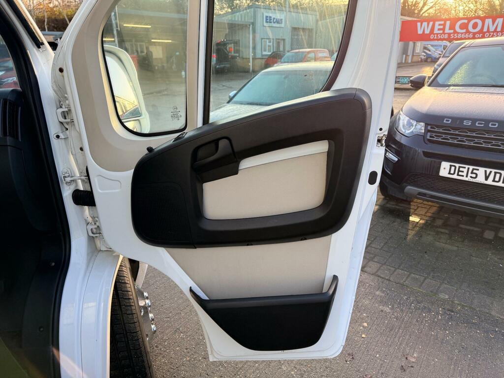 Fiat Ducato Wildtrack Horseboxcamper White #4