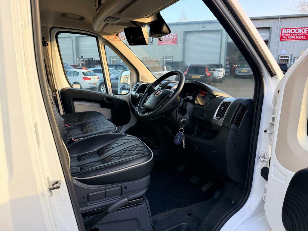 Fiat Ducato Wildtrack Horseboxcamper White #5