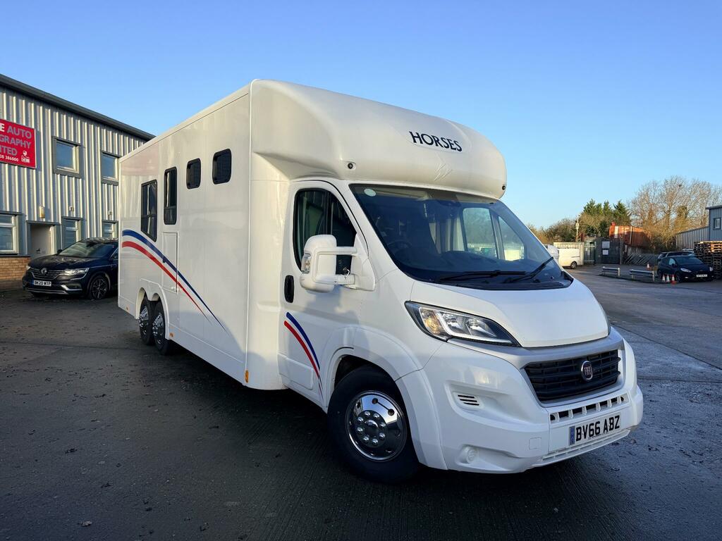 Fiat Ducato Wildtrack Horseboxcamper White