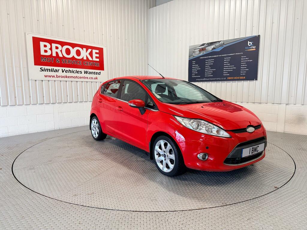 Ford Fiesta 1.6 Tdci Titanium Red