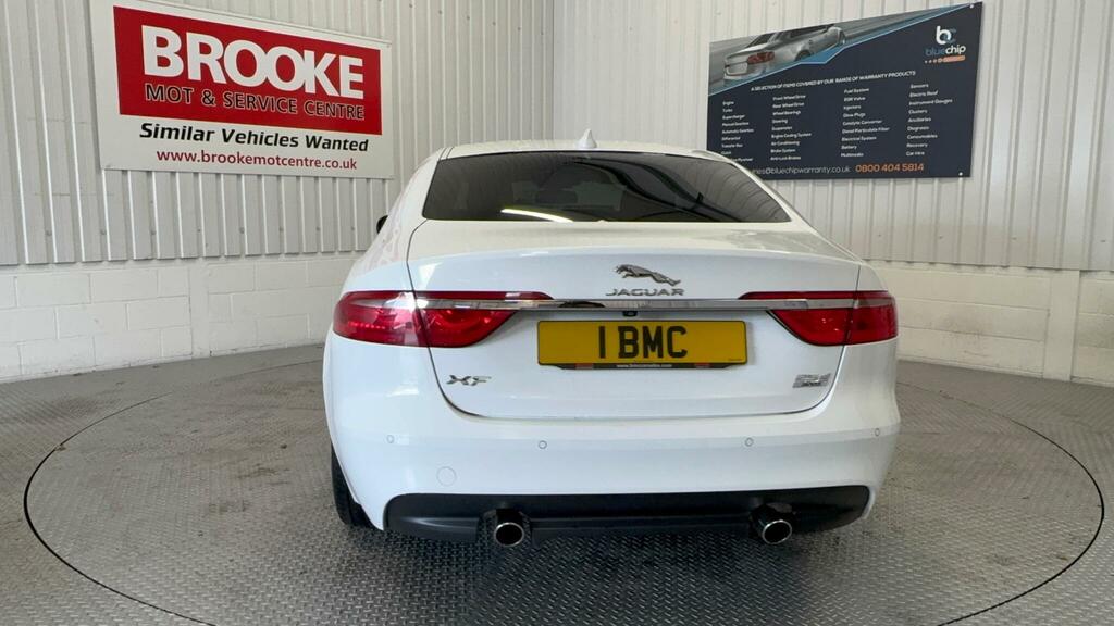 Jaguar XF 2.0D Portfolio Awd Euro 6 Ss MF67SPU White #6