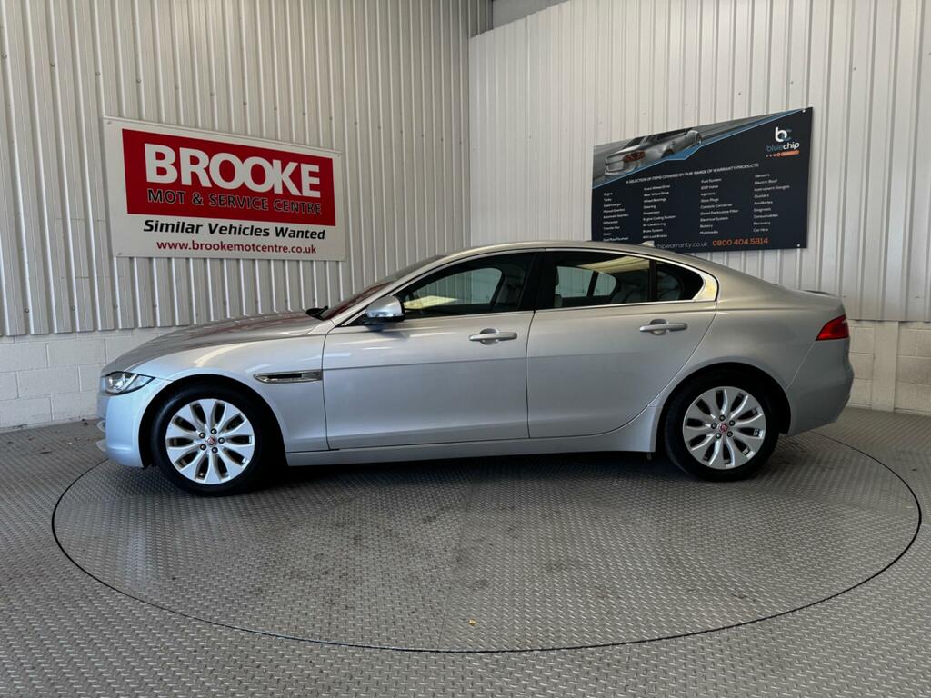 Jaguar XE 2.0D Portfolio Euro 6 Ss Silver #4