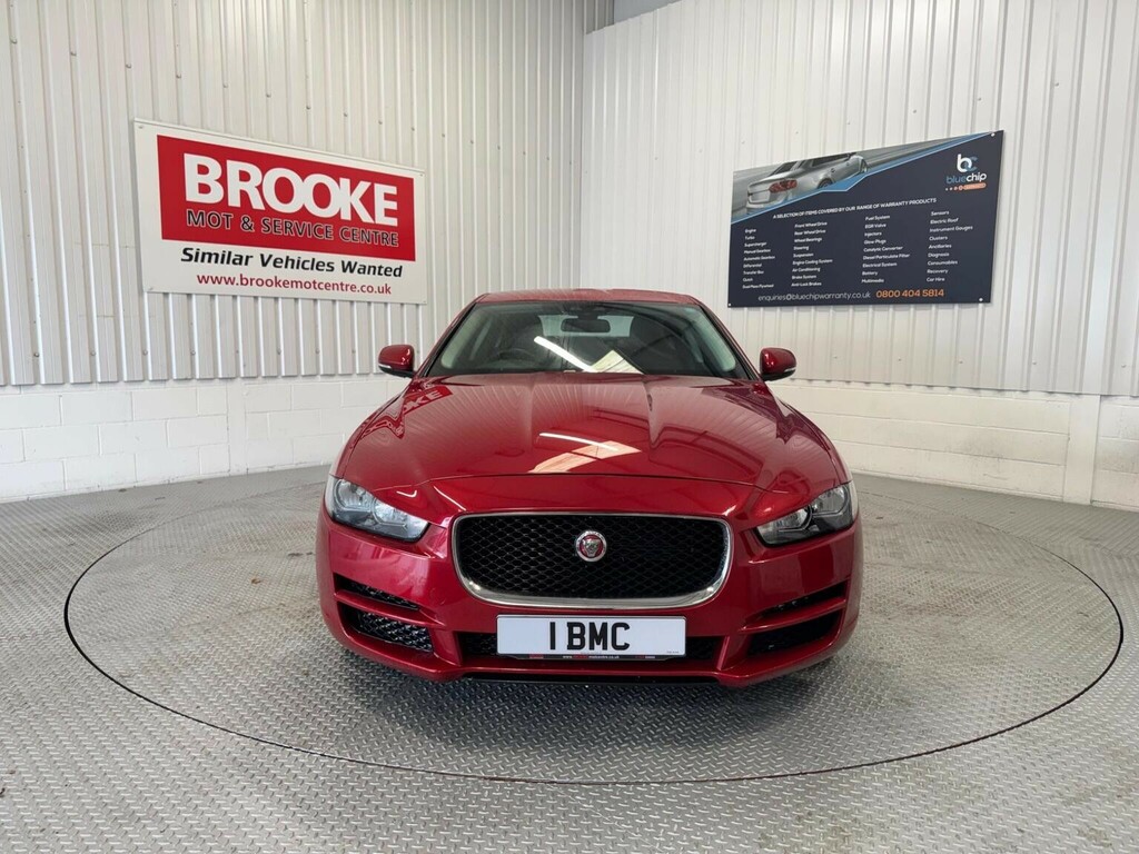 Jaguar XE 2.0I Prestige Euro 6 Ss Red #3