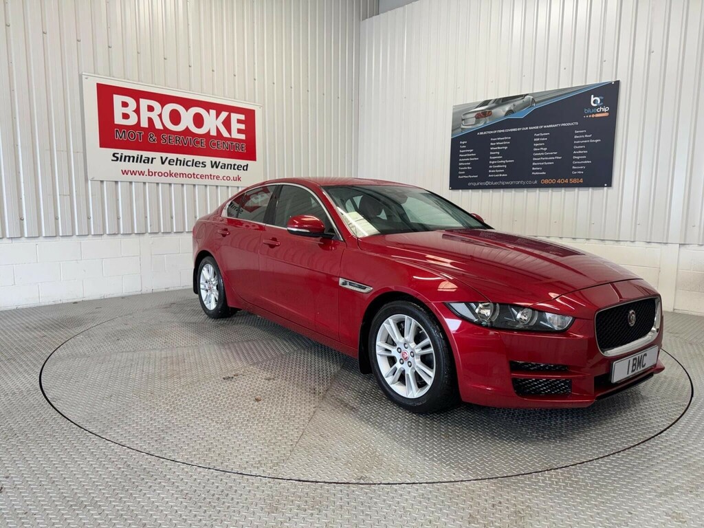 Jaguar XE 2.0I Prestige Euro 6 Ss Red