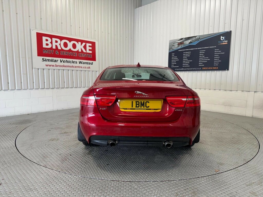 Jaguar XE 2.0I Prestige Euro 6 Ss Red #4