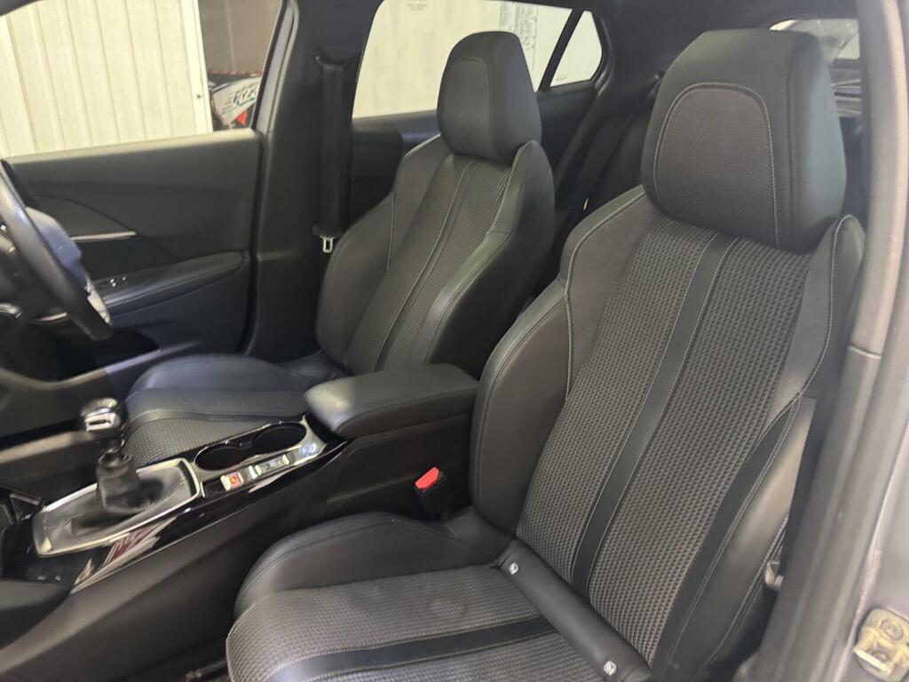 Peugeot 2008 1.2 Puretech Allure Premium Suv #17